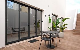 Villa 41 - Private Studios Faro Airport, Beach&City Center